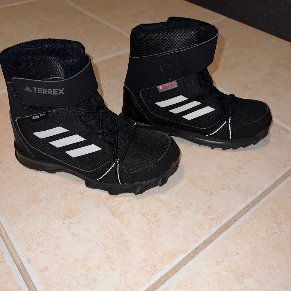 Adidas kids boots - Picture 2 of 7